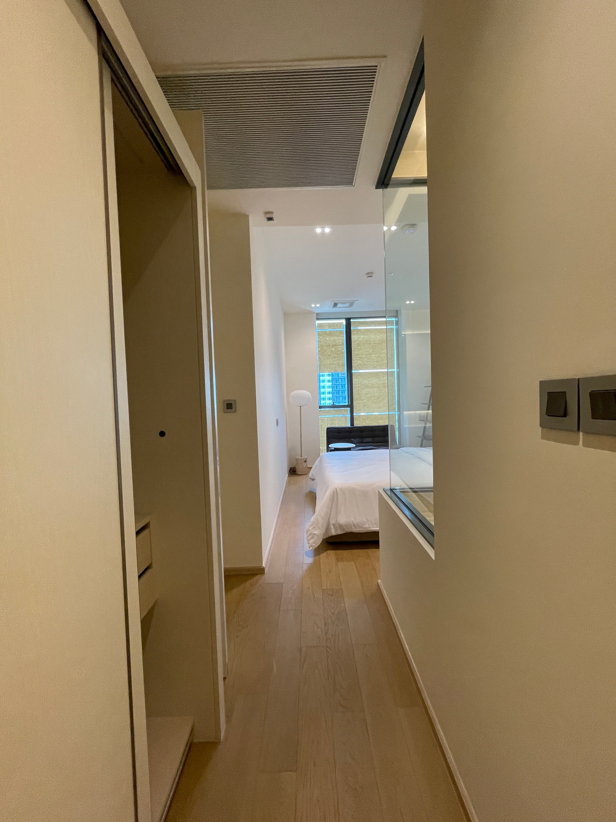 ขายคอนโดสุขุมวิท อโศก ทองหล่อ : [RARE UNIT] The Strand Thonglor – นิยามใหม่ของความหรูหราที่เงียบสงบ | 2 นอน ชั้นสูง (22) | เพียง 30 ม. จาก BTS ทองหล่อ