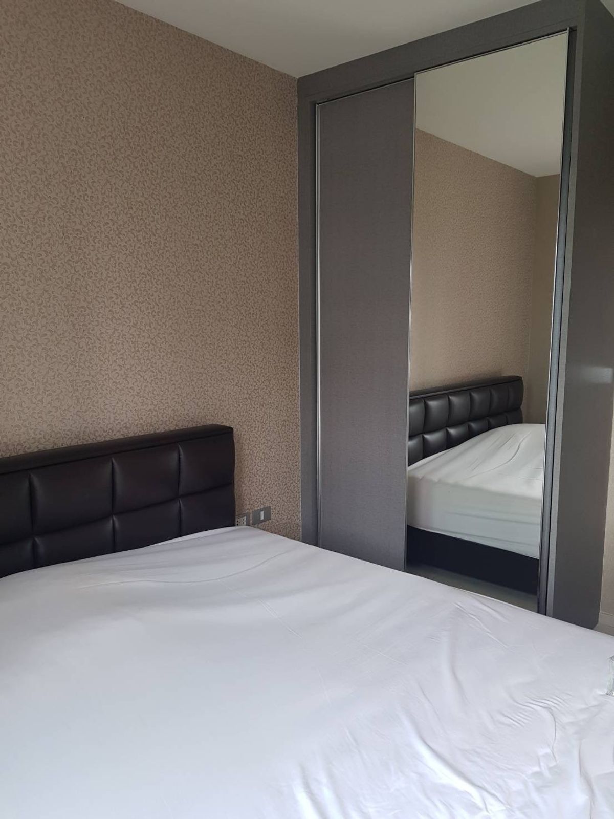 For RentCondoSukhumvit, Asoke, Thonglor : RHYTHM Sukhumvit 36-28  : 34 sq m, 12A floor. Near BTS Thonglor .Features include a spacious living area, modern kitchen , in-unit laundry, and a private balcony with stunning city views. Conveniently located near public