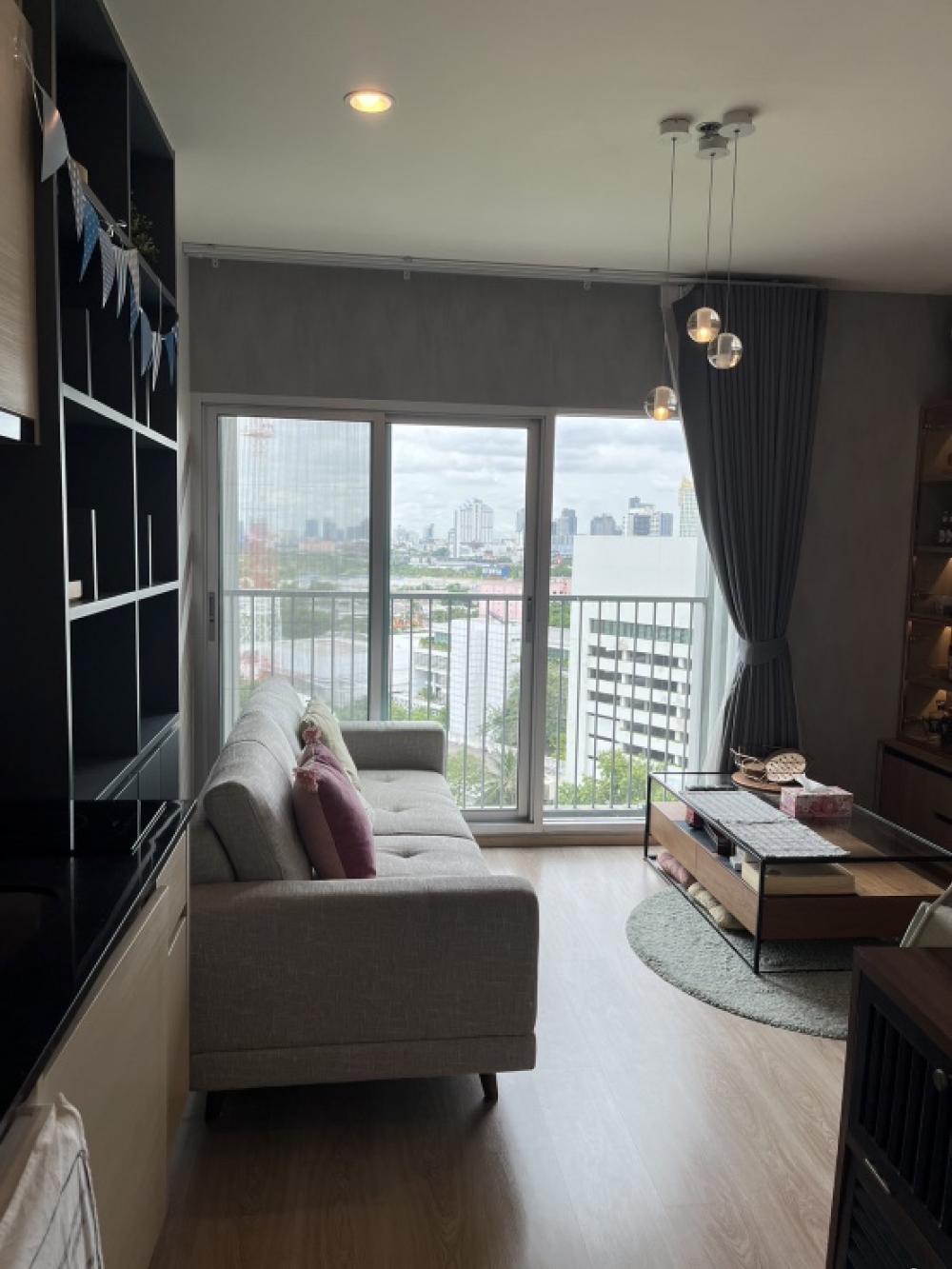 For RentCondoRatchadapisek, Huaikwang, Suttisan : SHOCK! For rent Noble Revolve Ratchada II 2 bed 2 ba NEW 53 sqm Nice view call 0909-782-762