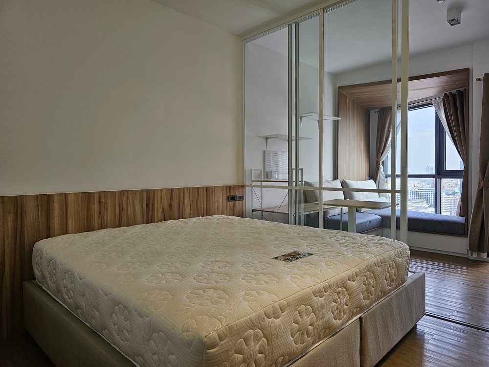 ให้เช่าคอนโดสยาม จุฬา สามย่าน : Triple Y Residence【𝐑𝐄𝐍𝐓】🔥ห้องสไตล์มินิมอล วิวใจกลางเมือง เดินทางสะดวก ใกล้ MRT  🔥 ติดต่อไลน์ไอดี: @hacondo