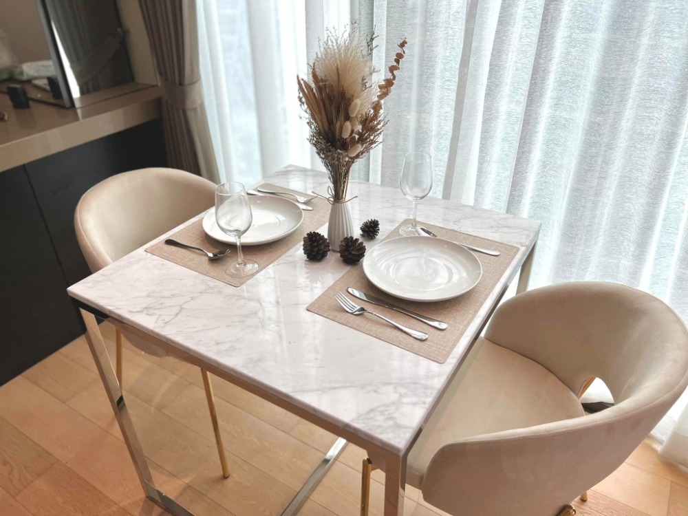 For RentCondoWitthayu, Chidlom, Langsuan, Ploenchit : 🔥{FOR RENT} 28 Chidlom BTS Chidlom (300 meters)🔥Corner room