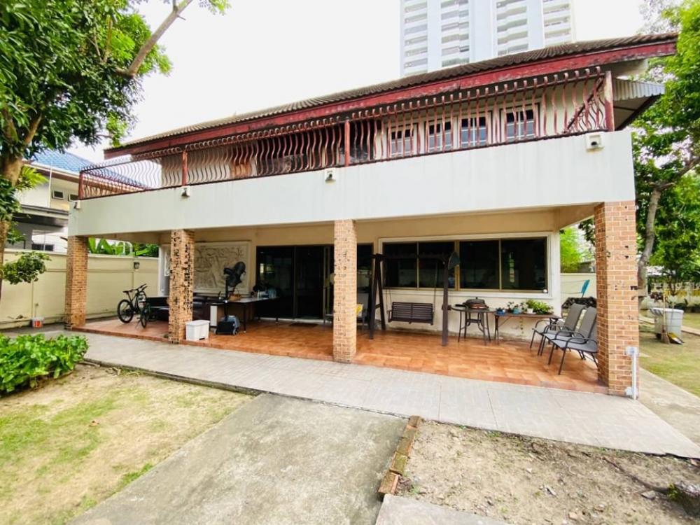 For RentHouseSukhumvit, Asoke, Thonglor : Single house for rent With land according to condition Area 334 square meters, Sukhumvit location, near BTS.
