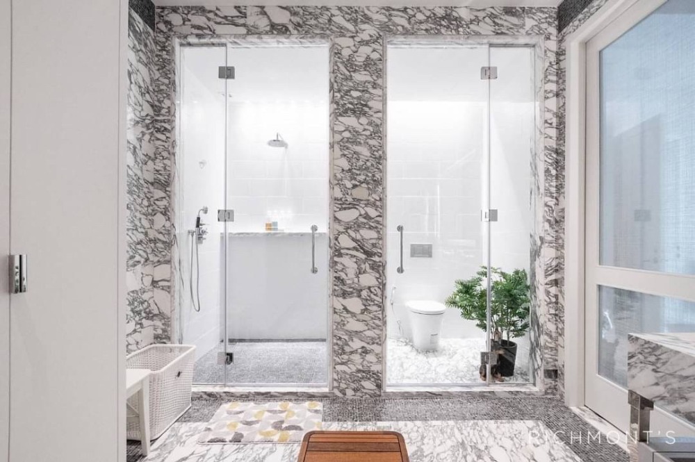 ● LUXURY CLASS ● ชั้น 25++ 133.00 ตร.ม. | 2 ห้องนอน ตกแต่งครบ | ใกล้ BTS ช่่องนนทรี 2 นาที, คิง เพาเวอร์ มหานคร 3 นาที, ตรีนิตีมอลล์ 3 4 นาที Loading...