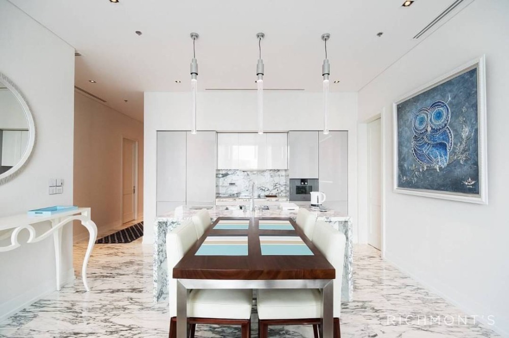 ● LUXURY CLASS ● ชั้น 25++ 133.00 ตร.ม. | 2 ห้องนอน ตกแต่งครบ | ใกล้ BTS ช่่องนนทรี 2 นาที, คิง เพาเวอร์ มหานคร 3 นาที, ตรีนิตีมอลล์ 3 4 นาที Loading...