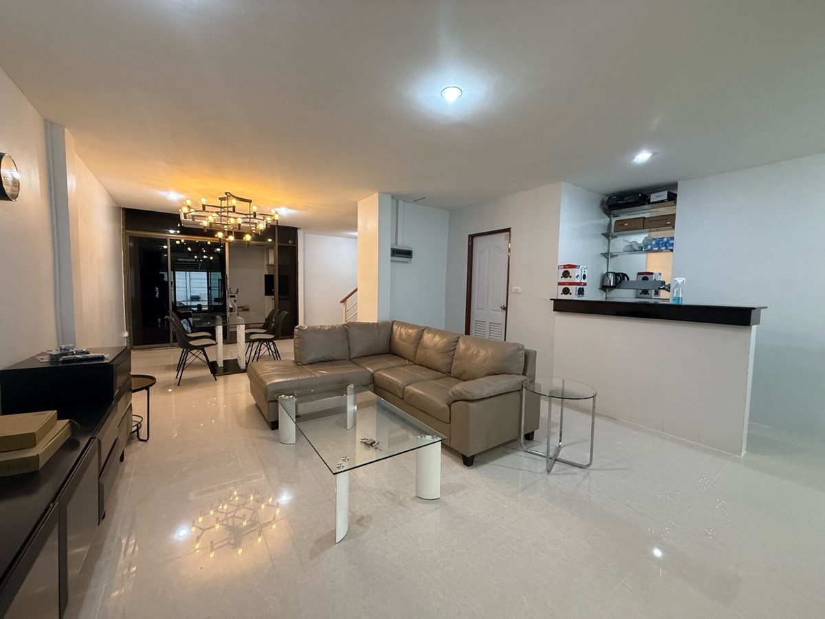 ให้เช่าทาวน์โฮมสุขุมวิท อโศก ทองหล่อ : 💥ให้เช่า  27,000  บาท  ทางเฮาส์ 2 ชั้น ซอยพึ่งมี 11 สุขุมวิท 93 