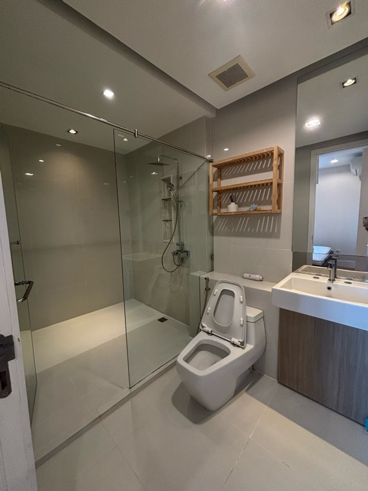 ให้เช่าคอนโดลาดพร้าว เซ็นทรัลลาดพร้าว : ให้เช่า คอนโด equinox phahol-vibhaขนาด 80 ตร.ม 2นอน 2น้ำ ใกล้สวนจตุจัดรราคา 31,000/เดือน id line:properagencyโทร 093-028-1245