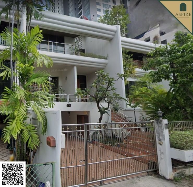 For SaleHouseSukhumvit, Asoke, Thonglor : [For Sale] 3-Storeys Semi-Detached House, Soi Sawadee (sukhumvit 31 yeak 2)