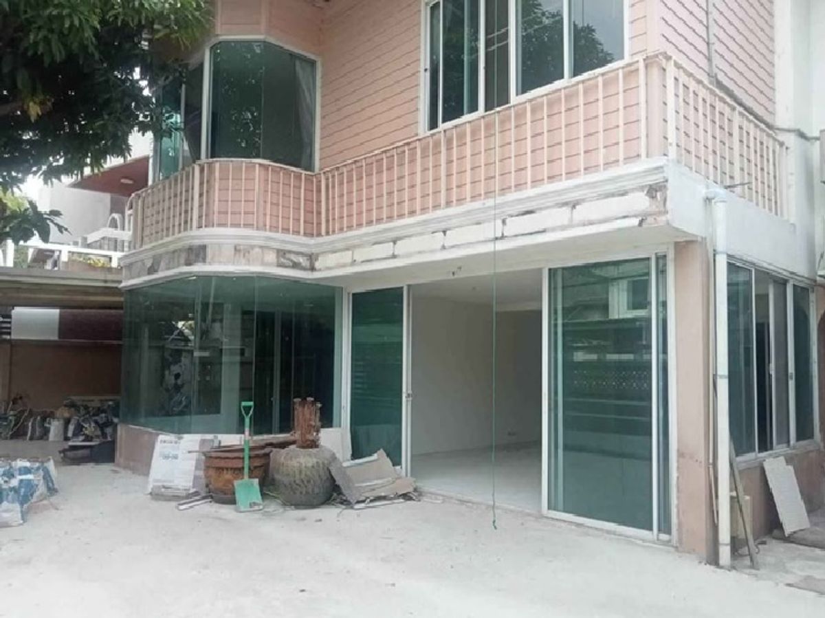 ให้เช่าสะพานควาย จตุจักร : For Rent ให้เช่าบ้านเดี่ยว Home Office 2 ชั้น พื้นที่ดิน 100 ตารางวา / แอร์ 8 เครื่อง / ซอยอินทามระ ใกล้ BTS สะพานควาย ทำเลดีมาก ใจกลางเมือง / Renovate ใหม่ / เป็นสำนักงาน จดบริษัทได้