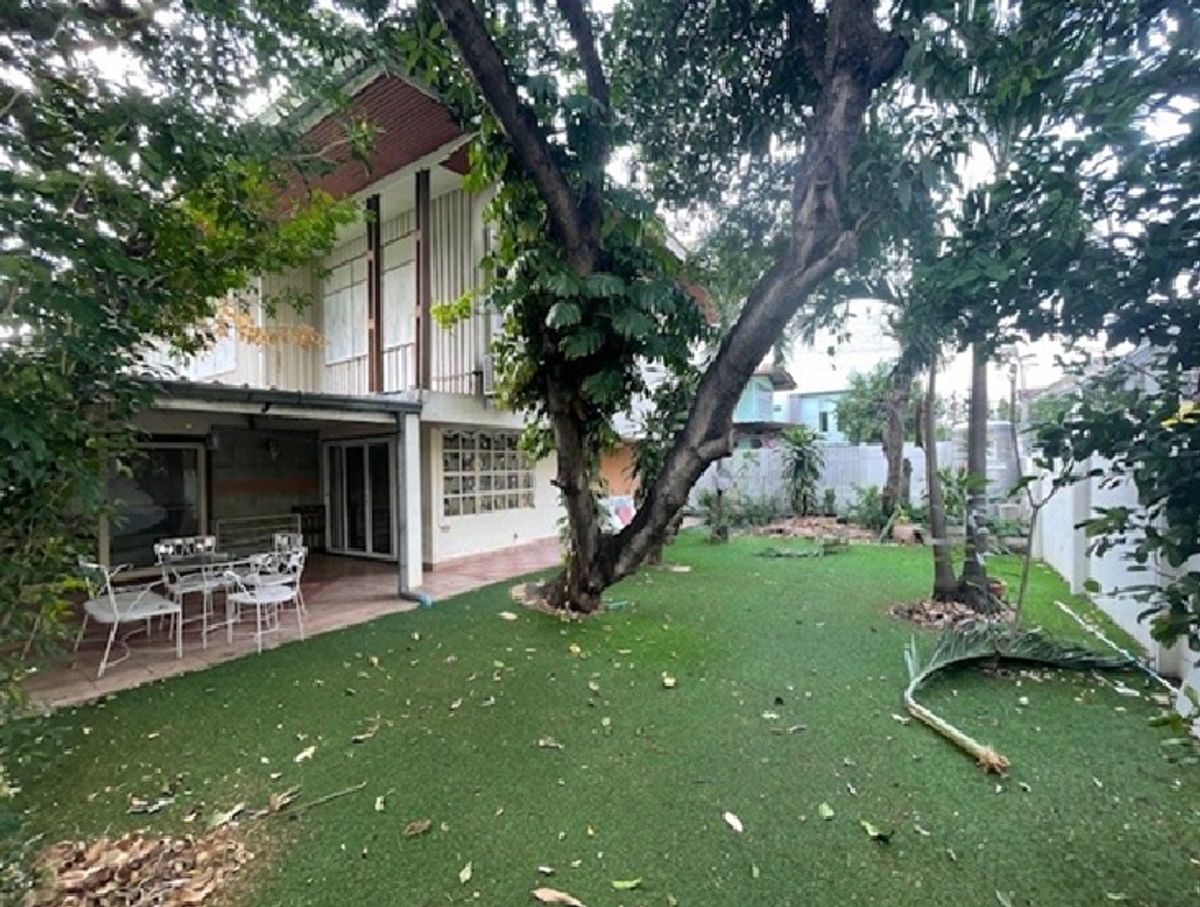 For RentSapankwai,Jatujak : For Rent Single house for rent / Home Office 2 floors, Soi Lat Phrao 15 / Beautiful house, large, 261 square meters, parking for 8 cars / Air conditioning throughout the house / Fully furnished / Living or Home Office, can register a company