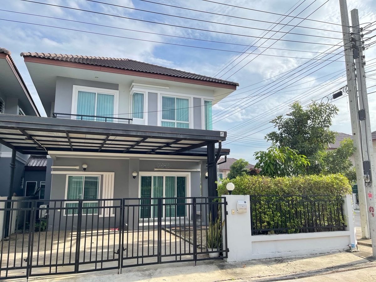 For RentHouseMin Buri, Romklao : ‼️For Rent‼️ Nontavee Ville 7
✅ 4 Bedrooms
✅ 3 Bathrooms
Corner unit with an extended kitchen and garage. (Includes common area fees and free Wi-Fi in the house)
Ready to move in on 01/01.