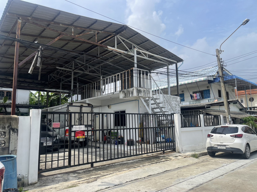 For SaleLandSamut Prakan,Samrong : Land for sale, good location with building behind Lotus Srinakarin, 59 sq m, Sri Phet Kankaeha Village, Soi 5.