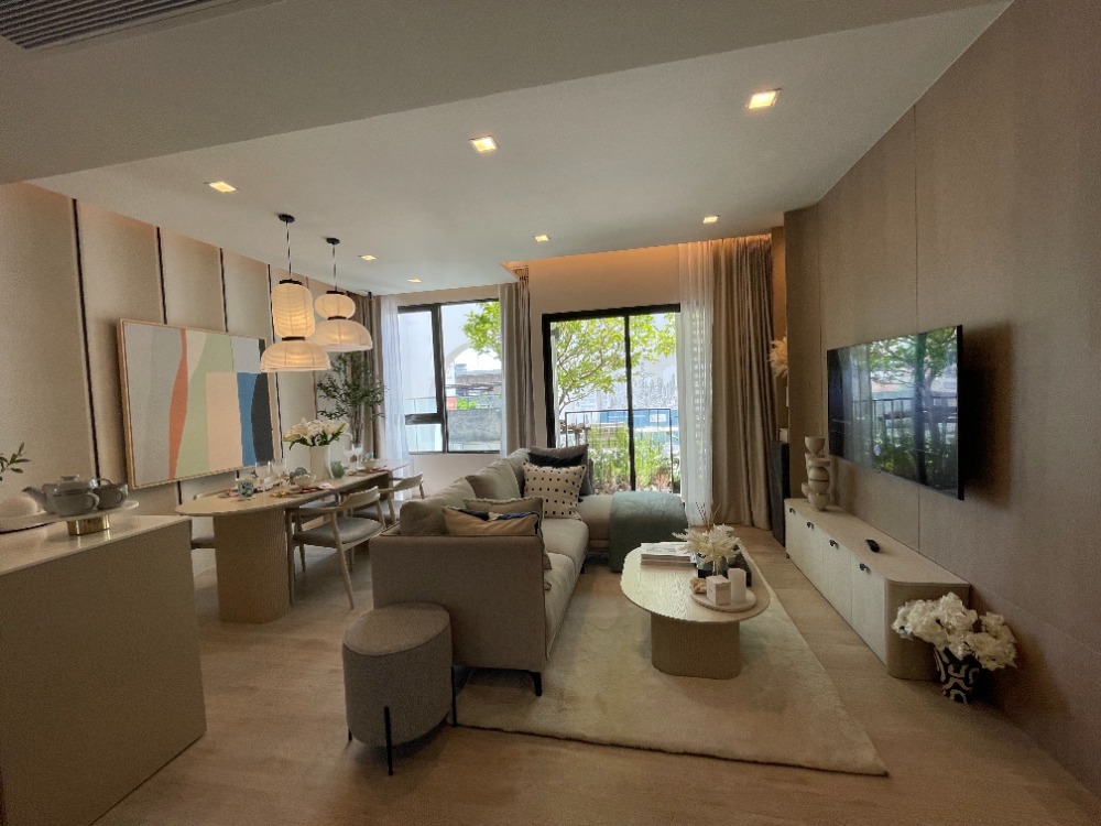 For SaleCondoWongwianyai, Charoennakor : Condo for sale, Reference Sathorn - Wongwian Yai, 44th floor, usable area 70.08 sq m, 2 bedrooms, 2 bathrooms, large room, beautiful view. Convenient transportation near BTS Wongwian Yai station, only 130 m. and The Mall Tha Phra / ICONSIAM / King Power M