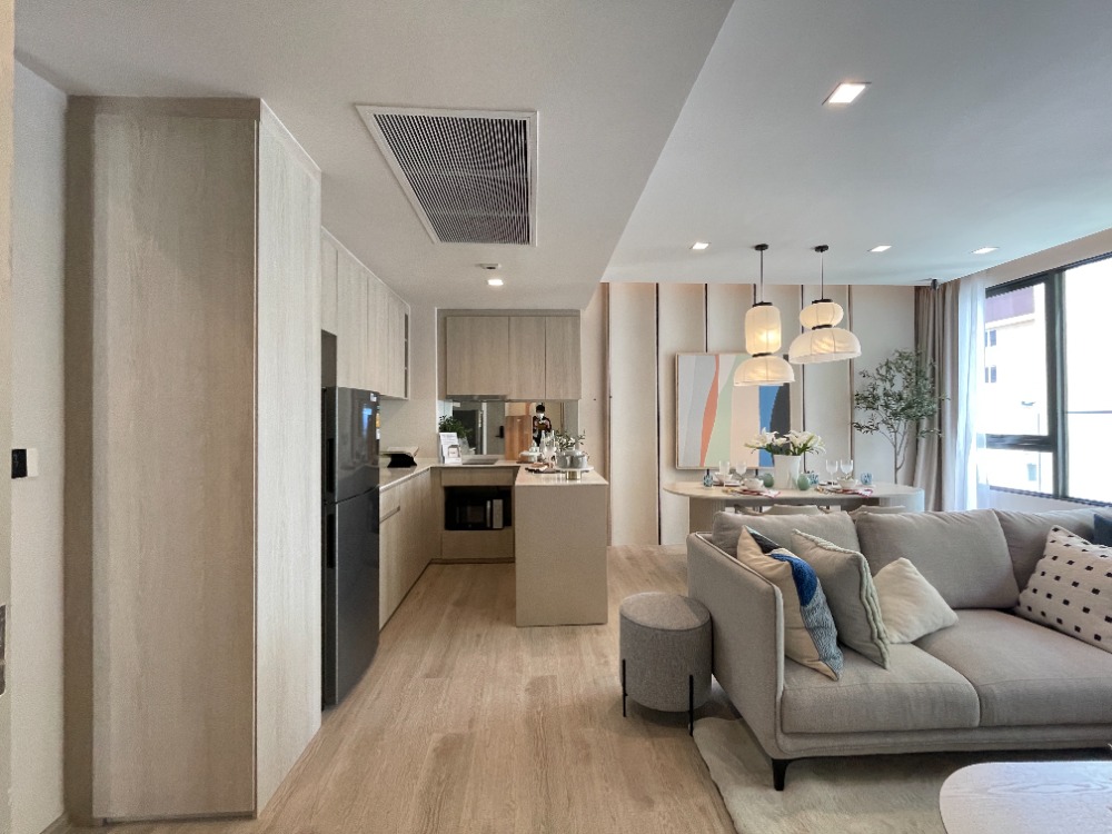 For SaleCondoWongwianyai, Charoennakor : Condo for sale, Reference Sathorn - Wongwian Yai, 44th floor, usable area 70.08 sq m, 2 bedrooms, 2 bathrooms, large room, beautiful view. Convenient transportation near BTS Wongwian Yai station, only 130 m. and The Mall Tha Phra / ICONSIAM / King Power M