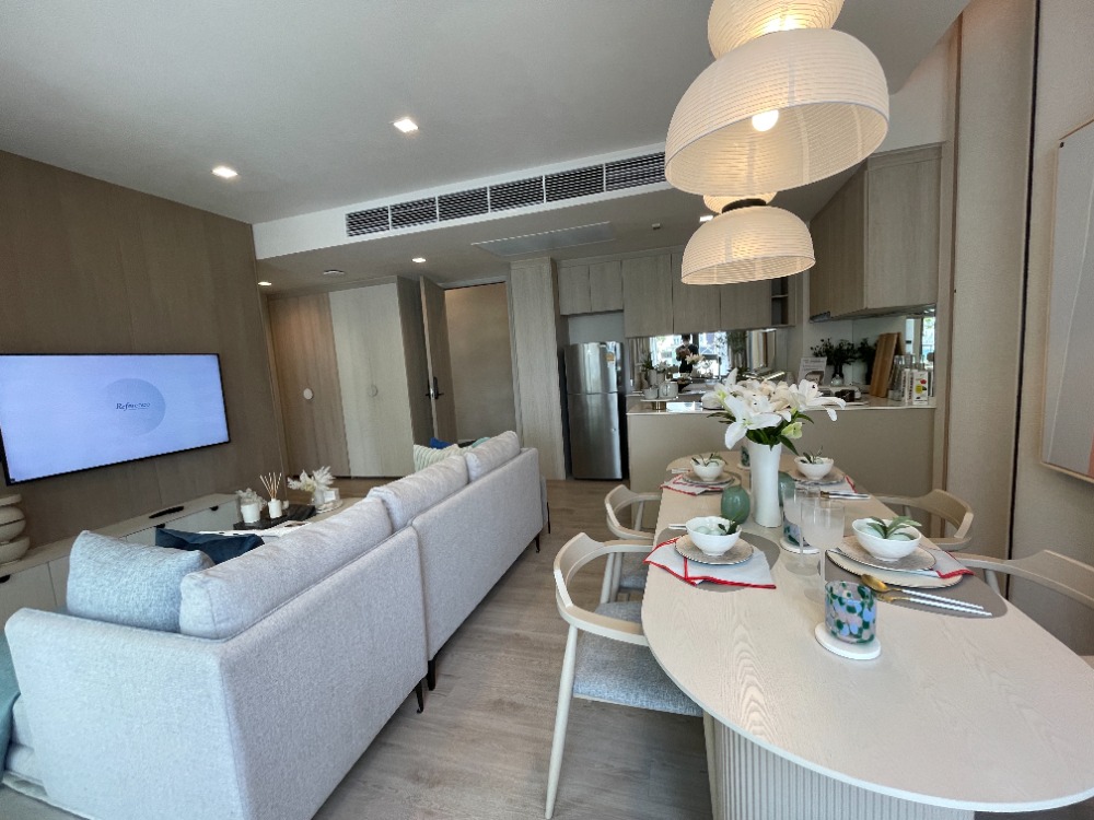 For SaleCondoWongwianyai, Charoennakor : Condo for sale, Reference Sathorn - Wongwian Yai, 44th floor, usable area 70.08 sq m, 2 bedrooms, 2 bathrooms, large room, beautiful view. Convenient transportation near BTS Wongwian Yai station, only 130 m. and The Mall Tha Phra / ICONSIAM / King Power M