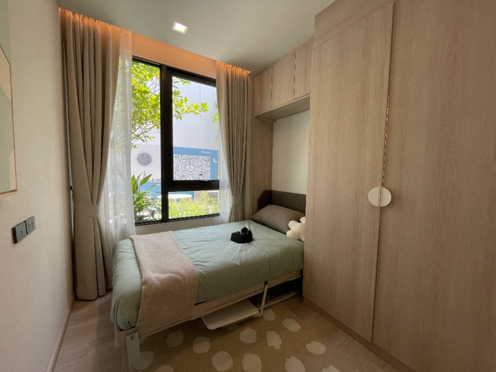 For SaleCondoWongwianyai, Charoennakor : Condo for sale, Reference Sathorn - Wongwian Yai, 44th floor, usable area 70.08 sq m, 2 bedrooms, 2 bathrooms, large room, beautiful view. Convenient transportation near BTS Wongwian Yai station, only 130 m. and The Mall Tha Phra / ICONSIAM / King Power M