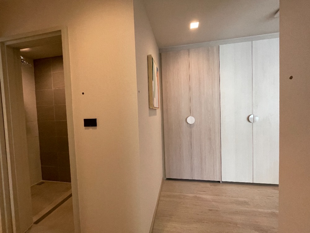 For SaleCondoWongwianyai, Charoennakor : Condo for sale, Reference Sathorn - Wongwian Yai, 44th floor, usable area 70.08 sq m, 2 bedrooms, 2 bathrooms, large room, beautiful view. Convenient transportation near BTS Wongwian Yai station, only 130 m. and The Mall Tha Phra / ICONSIAM / King Power M