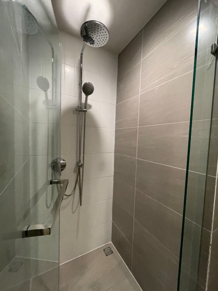 For SaleCondoWongwianyai, Charoennakor : Condo for sale, Reference Sathorn - Wongwian Yai, 44th floor, usable area 70.08 sq m, 2 bedrooms, 2 bathrooms, large room, beautiful view. Convenient transportation near BTS Wongwian Yai station, only 130 m. and The Mall Tha Phra / ICONSIAM / King Power M