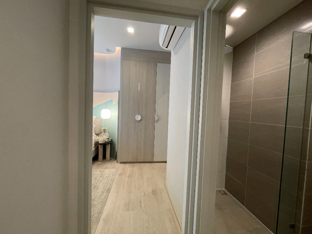 For SaleCondoWongwianyai, Charoennakor : Condo for sale, Reference Sathorn - Wongwian Yai, 44th floor, usable area 70.08 sq m, 2 bedrooms, 2 bathrooms, large room, beautiful view. Convenient transportation near BTS Wongwian Yai station, only 130 m. and The Mall Tha Phra / ICONSIAM / King Power M