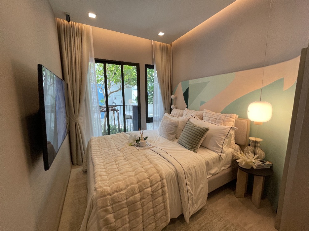 For SaleCondoWongwianyai, Charoennakor : Condo for sale, Reference Sathorn - Wongwian Yai, 44th floor, usable area 70.08 sq m, 2 bedrooms, 2 bathrooms, large room, beautiful view. Convenient transportation near BTS Wongwian Yai station, only 130 m. and The Mall Tha Phra / ICONSIAM / King Power M