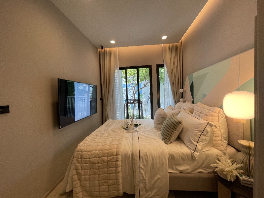 For SaleCondoWongwianyai, Charoennakor : Condo for sale, Reference Sathorn - Wongwian Yai, 44th floor, usable area 70.08 sq m, 2 bedrooms, 2 bathrooms, large room, beautiful view. Convenient transportation near BTS Wongwian Yai station, only 130 m. and The Mall Tha Phra / ICONSIAM / King Power M