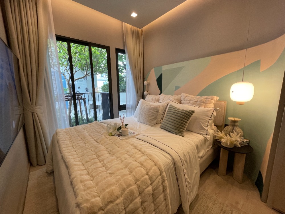 For SaleCondoWongwianyai, Charoennakor : Condo for sale, Reference Sathorn - Wongwian Yai, 44th floor, usable area 70.08 sq m, 2 bedrooms, 2 bathrooms, large room, beautiful view. Convenient transportation near BTS Wongwian Yai station, only 130 m. and The Mall Tha Phra / ICONSIAM / King Power M