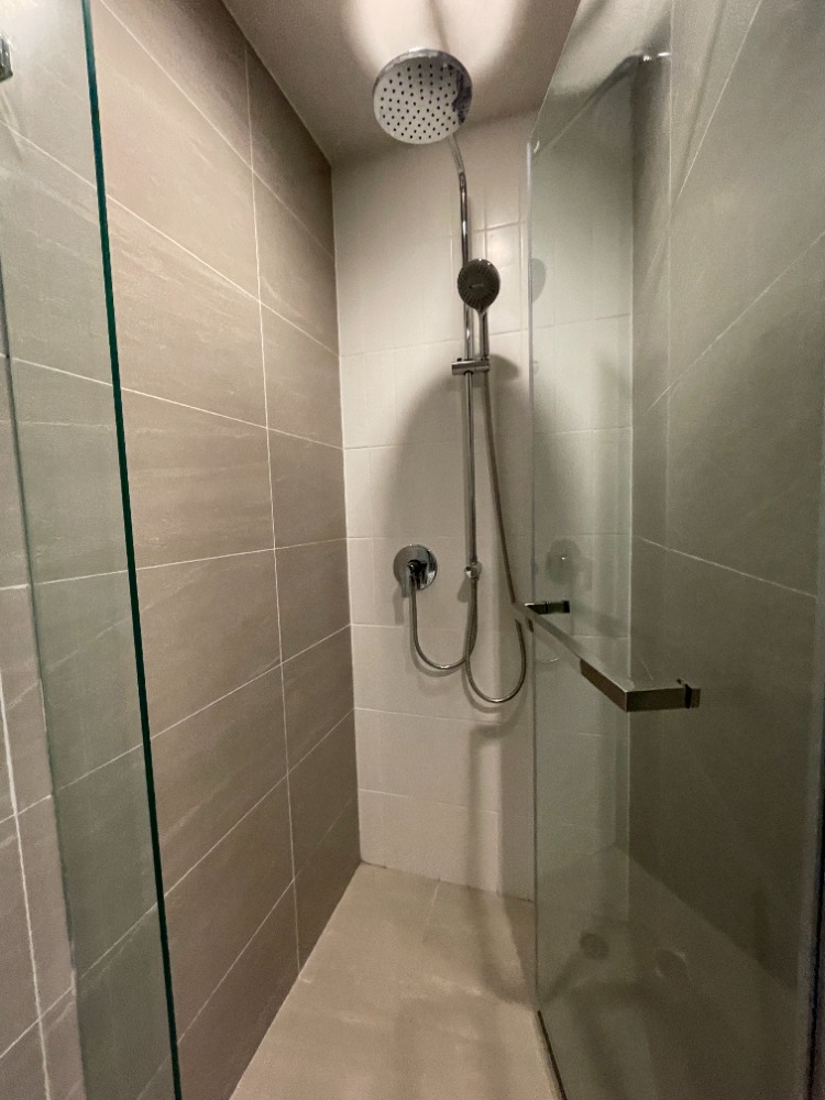 For SaleCondoWongwianyai, Charoennakor : Condo for sale, Reference Sathorn - Wongwian Yai, 44th floor, usable area 70.08 sq m, 2 bedrooms, 2 bathrooms, large room, beautiful view. Convenient transportation near BTS Wongwian Yai station, only 130 m. and The Mall Tha Phra / ICONSIAM / King Power M