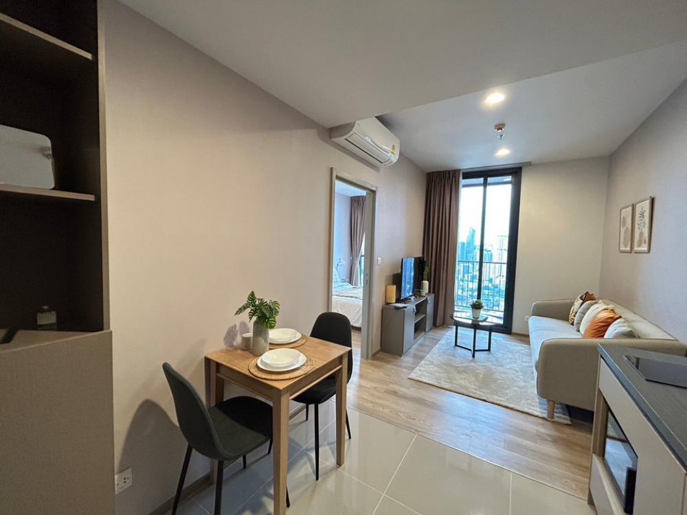 ให้เช่าคอนโดสุขุมวิท อโศก ทองหล่อ : Special price 19,999/ month for rent #okahaus high floor, beautiful decorate 1 bedroom #nearbtsthonglor