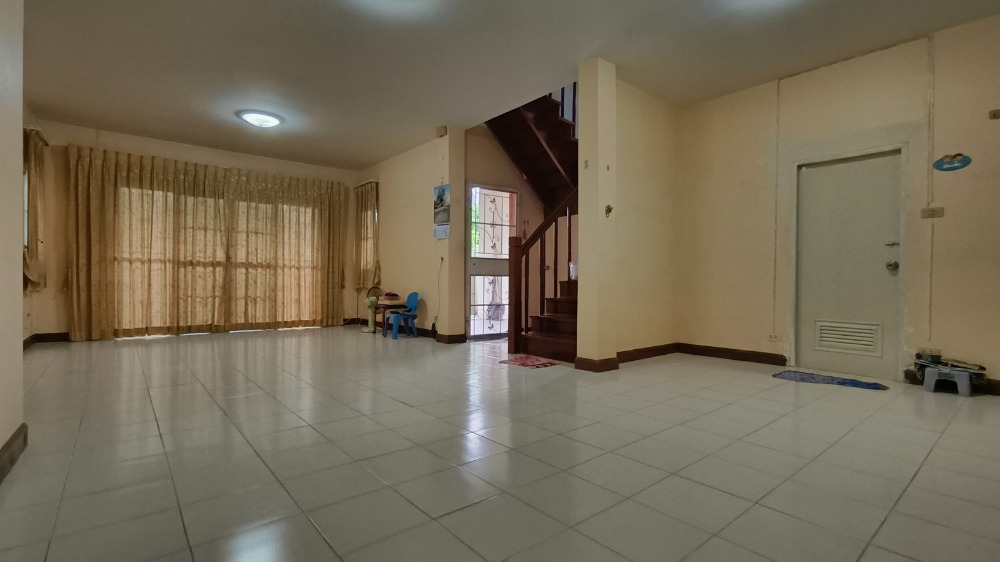 For SaleHouseNawamin, Ramindra : Baan Burirom Ramintra-Safari The house is decorated and ready to move in, next to the main road.