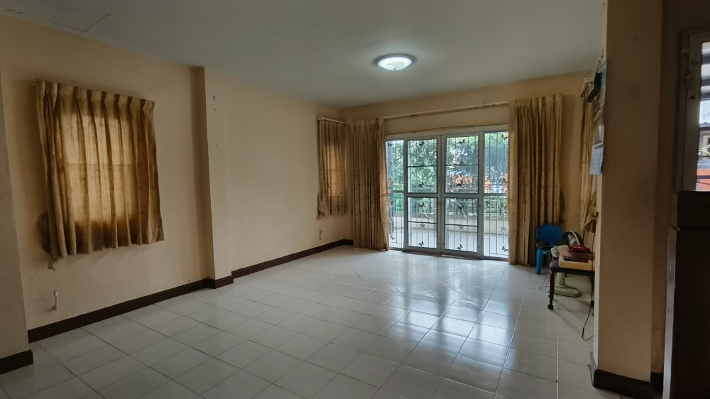 For SaleHouseNawamin, Ramindra : Baan Burirom Ramintra-Safari The house is decorated and ready to move in, next to the main road.