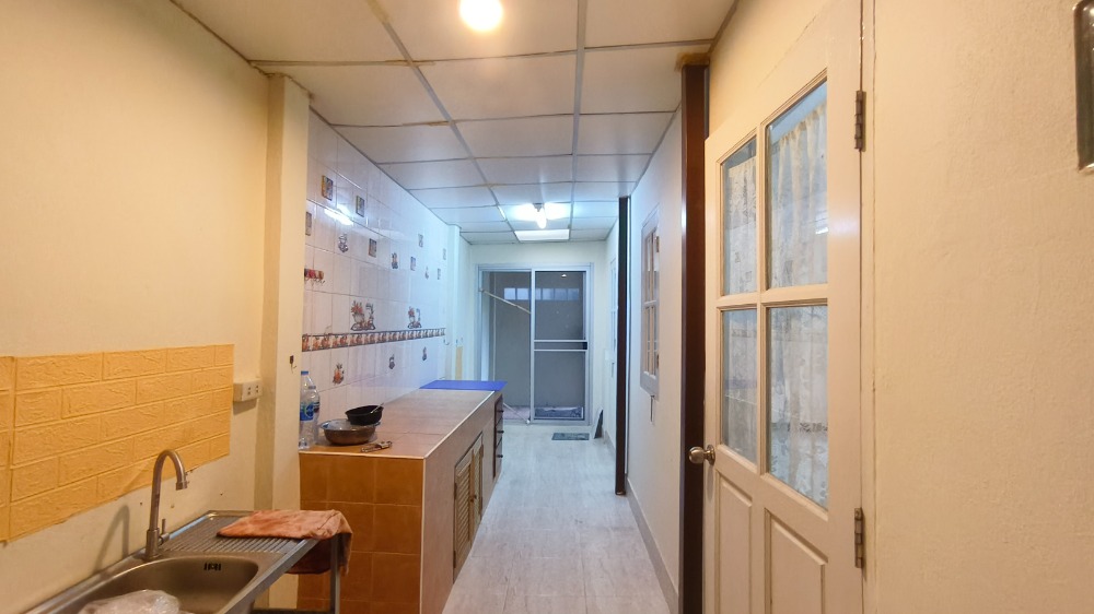 For SaleHouseNawamin, Ramindra : Baan Burirom Ramintra-Safari The house is decorated and ready to move in, next to the main road.