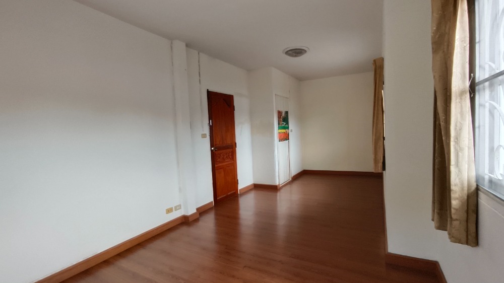 For SaleHouseNawamin, Ramindra : Baan Burirom Ramintra-Safari The house is decorated and ready to move in, next to the main road.