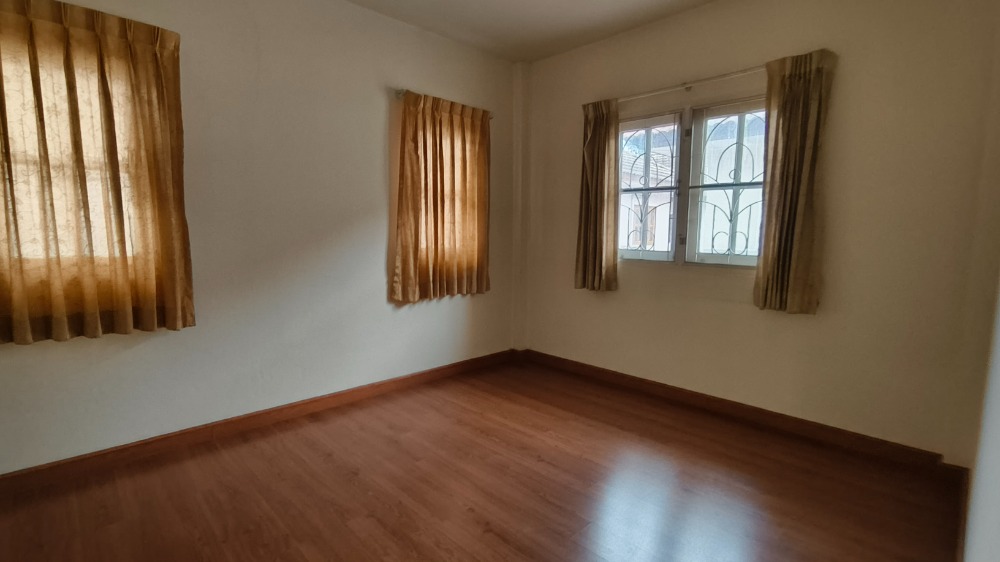 For SaleHouseNawamin, Ramindra : Baan Burirom Ramintra-Safari The house is decorated and ready to move in, next to the main road.