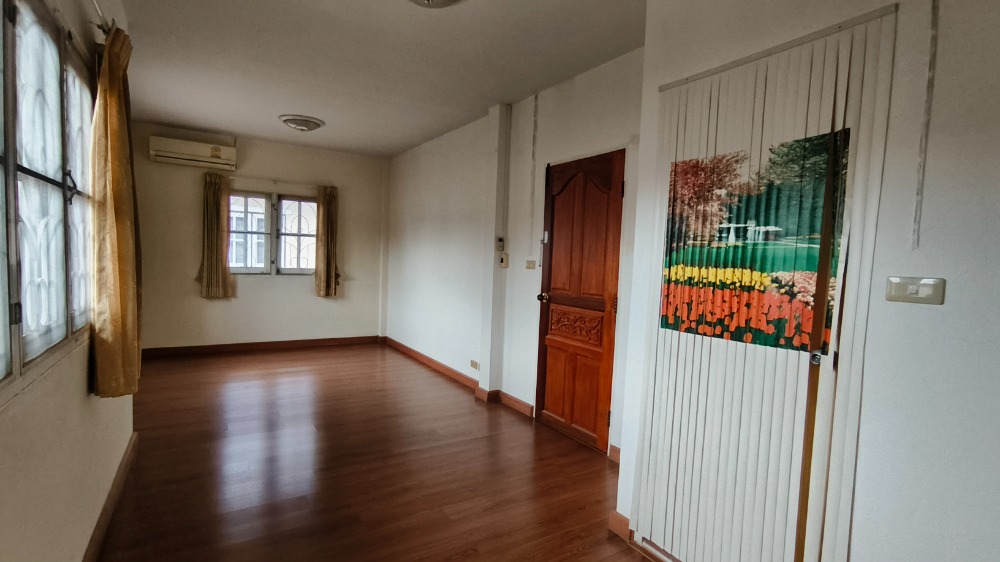 For SaleHouseNawamin, Ramindra : Baan Burirom Ramintra-Safari The house is decorated and ready to move in, next to the main road.