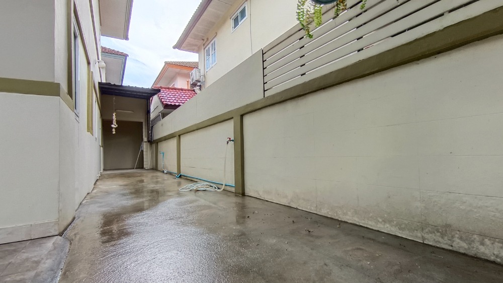 For SaleHouseNawamin, Ramindra : Baan Burirom Ramintra-Safari The house is decorated and ready to move in, next to the main road.