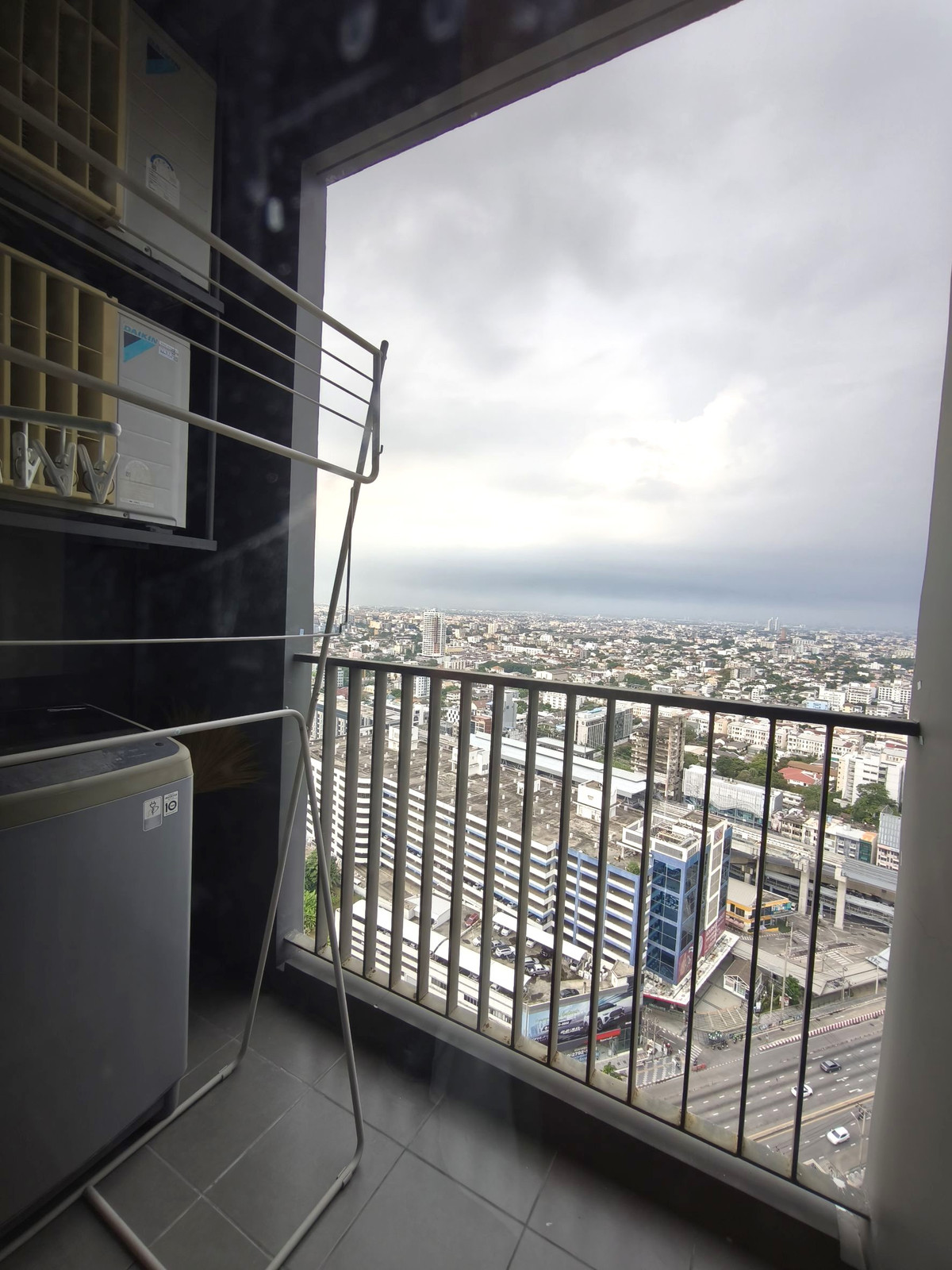 For RentCondoLadprao, Central Ladprao : 1 Bedroom, large room, decorated and ready to move in, high floor 📞 Line:@pukkhome (with @ )