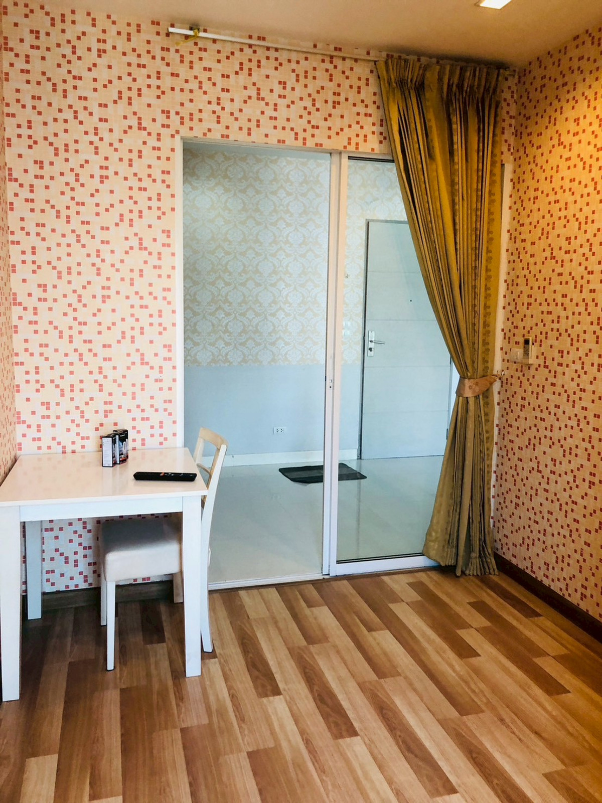 ให้เช่าคอนโดราชเทวี พญาไท : ★ Ideo Verve Ratchaprarop ★ 50 ตรม.,ชั้น 12 (2 ห้องนอน 1 ห้องน้ำ), ★ใกล้  Bts พญาไท , แอร์พอตลิ้ง ราชปรารภ ★ใกล้ห้างและแหล่งช้อปปิ้งมากมาย  ★ เครื่องใช้ไฟฟ้าครบครัน★