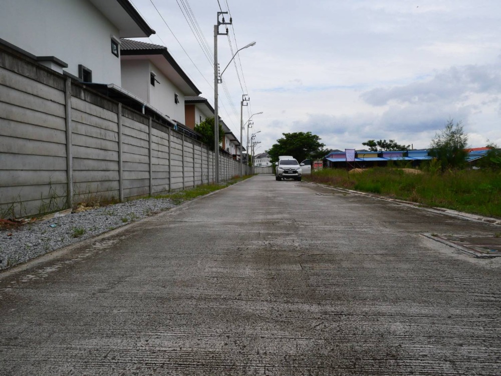 For SaleLandLadkrabang, Suwannaphum Airport : Land in the urban community area, Suvarnabhumi zone Beautiful plot of land