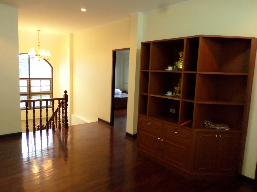 For SaleHouseVipawadee, Don Mueang, Lak Si : Suksan Village, Vibhavadi 58, near BTS (Bang Bua), SRT (Thung Song Hong)