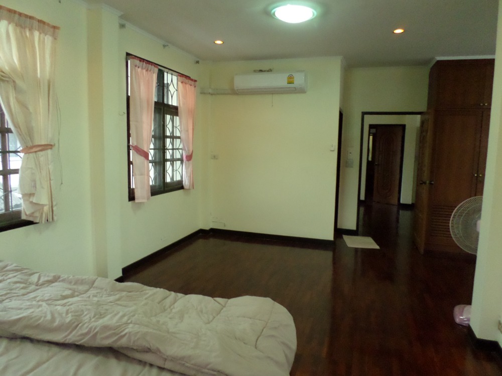 For SaleHouseVipawadee, Don Mueang, Lak Si : Suksan Village, Vibhavadi 58, near BTS (Bang Bua), SRT (Thung Song Hong)