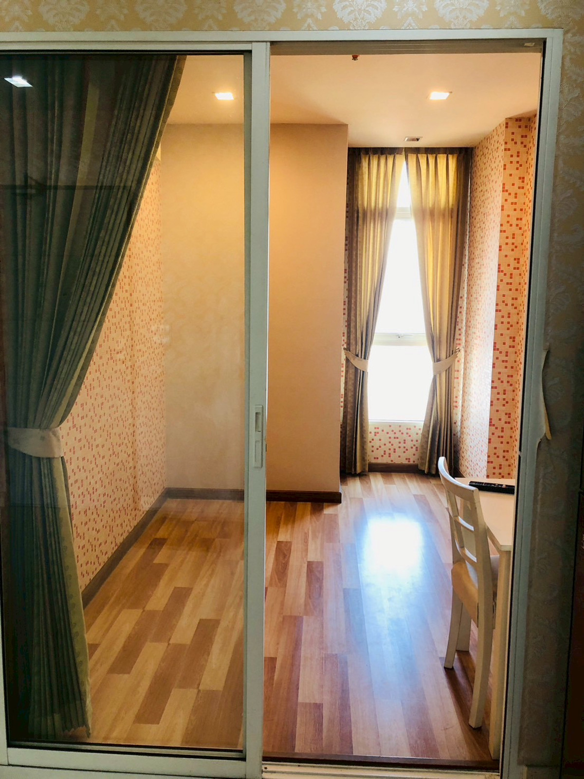 ให้เช่าคอนโดราชเทวี พญาไท : ★ Ideo Verve Ratchaprarop ★ 50 ตรม.,ชั้น 12 (2 ห้องนอน 1 ห้องน้ำ), ★ใกล้  Bts พญาไท , แอร์พอตลิ้ง ราชปรารภ ★ใกล้ห้างและแหล่งช้อปปิ้งมากมาย  ★ เครื่องใช้ไฟฟ้าครบครัน★