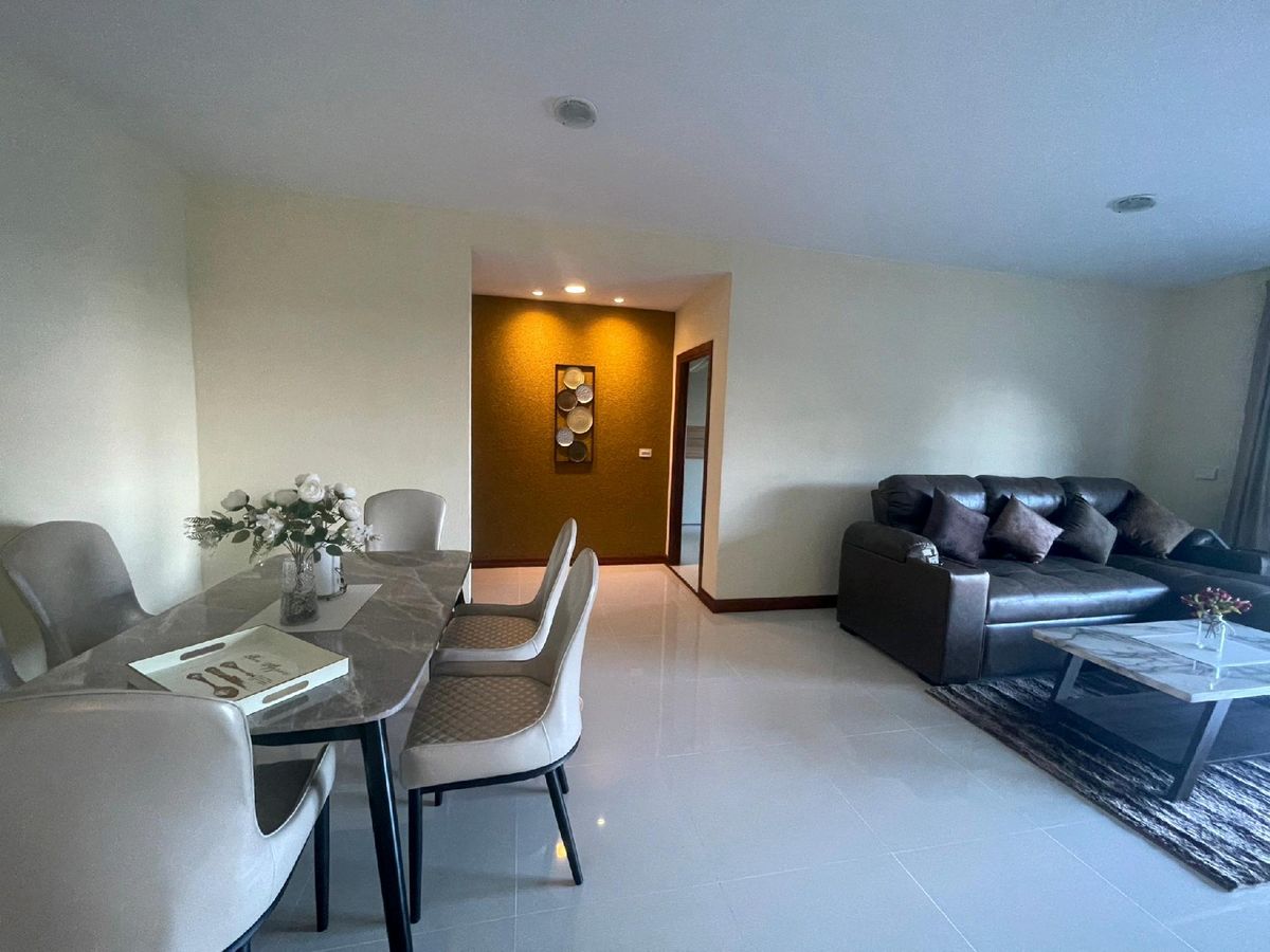 ขายคอนโดชะอำ เพชรบุรี : “ขายหรือเช่า! คอนโดตบแต่งใหม่ 2 ห้องนอน 130 ตรม. ทำเลดี อยู่ในสนามกอล์ฟปาล์มฮิลส์ ใกล้หัวหิน-ชะอำ“ ขายถูกกว่าต้นทุนลดเหลือ 5 ล้าน