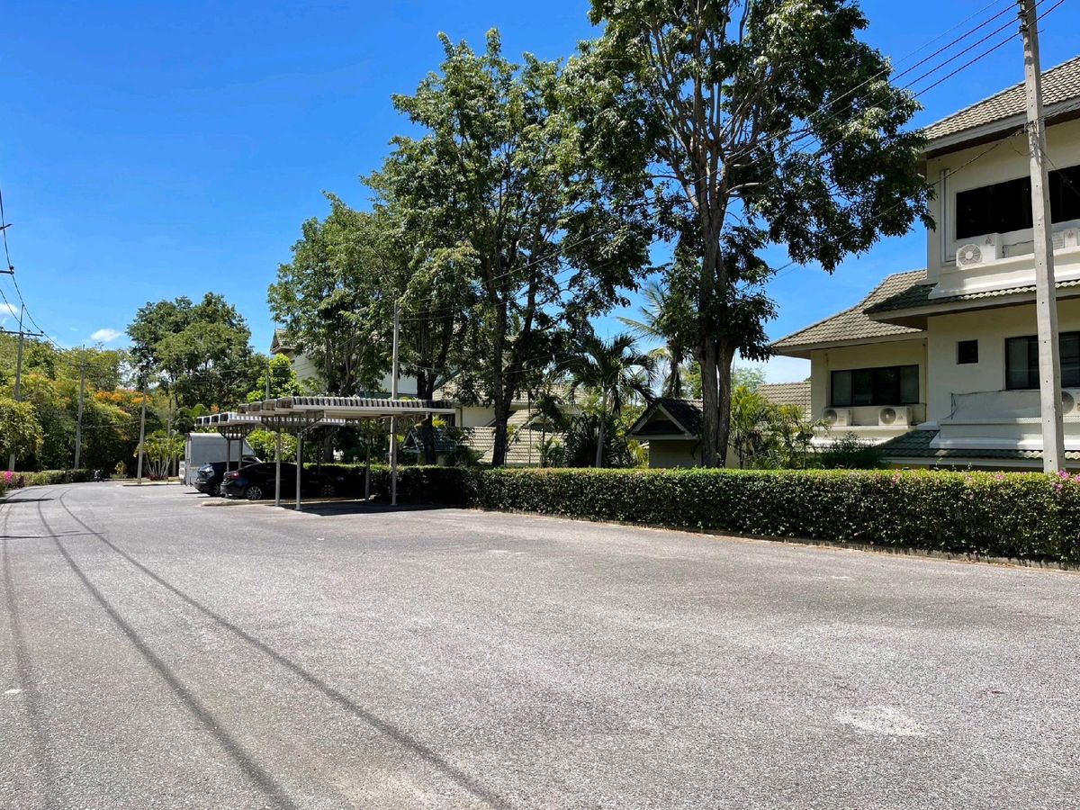 ขายคอนโดชะอำ เพชรบุรี : “ขายหรือเช่า! คอนโดตบแต่งใหม่ 2 ห้องนอน 130 ตรม. ทำเลดี อยู่ในสนามกอล์ฟปาล์มฮิลส์ ใกล้หัวหิน-ชะอำ“ ขายถูกกว่าต้นทุนลดเหลือ 5 ล้าน