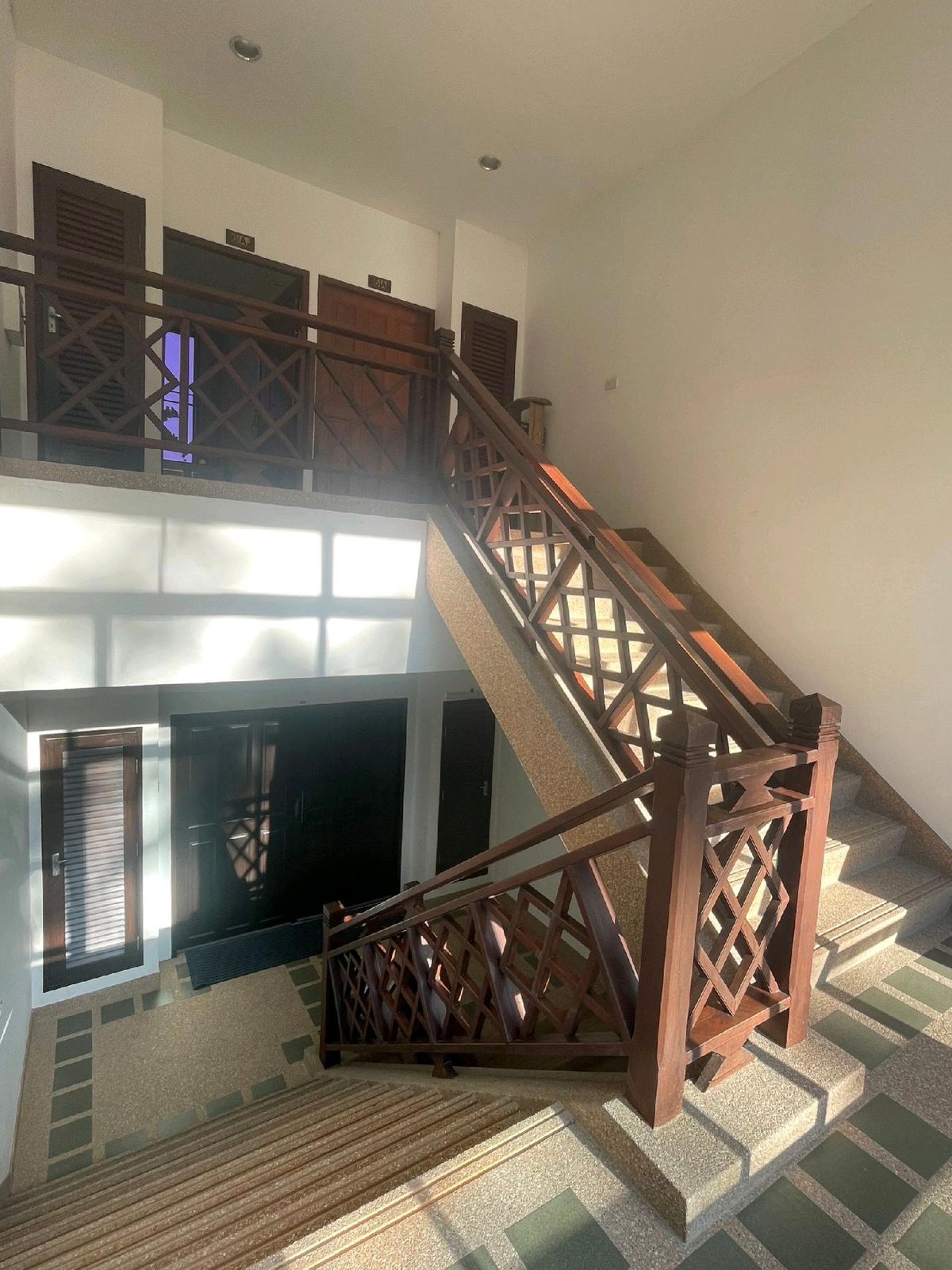 ขายคอนโดชะอำ เพชรบุรี : “ขายหรือเช่า! คอนโดตบแต่งใหม่ 2 ห้องนอน 130 ตรม. ทำเลดี อยู่ในสนามกอล์ฟปาล์มฮิลส์ ใกล้หัวหิน-ชะอำ“ ขายถูกกว่าต้นทุนลดเหลือ 5 ล้าน