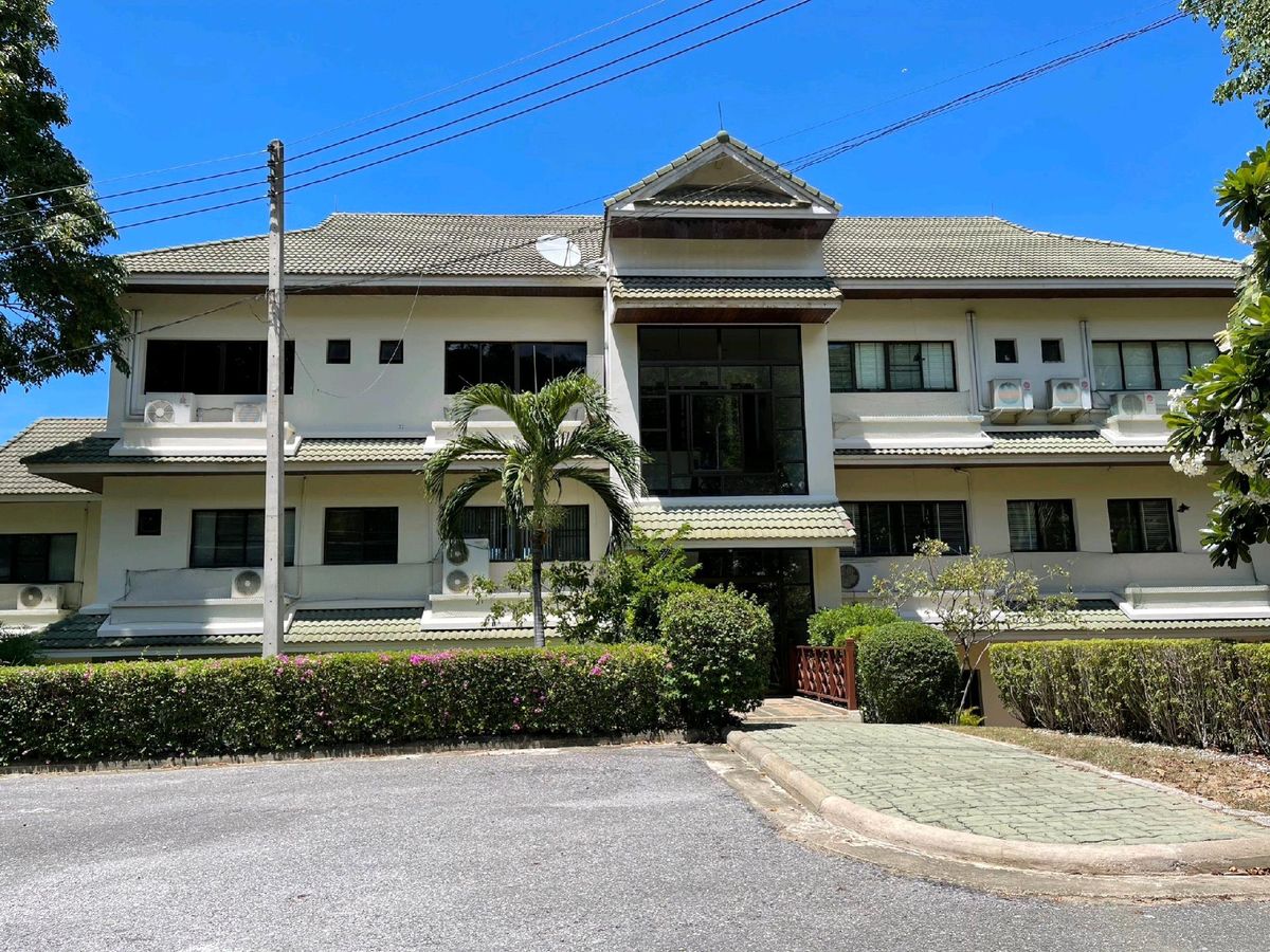 ขายคอนโดชะอำ เพชรบุรี : “ขายหรือเช่า! คอนโดตบแต่งใหม่ 2 ห้องนอน 130 ตรม. ทำเลดี อยู่ในสนามกอล์ฟปาล์มฮิลส์ ใกล้หัวหิน-ชะอำ“ ขายถูกกว่าต้นทุนลดเหลือ 5 ล้าน