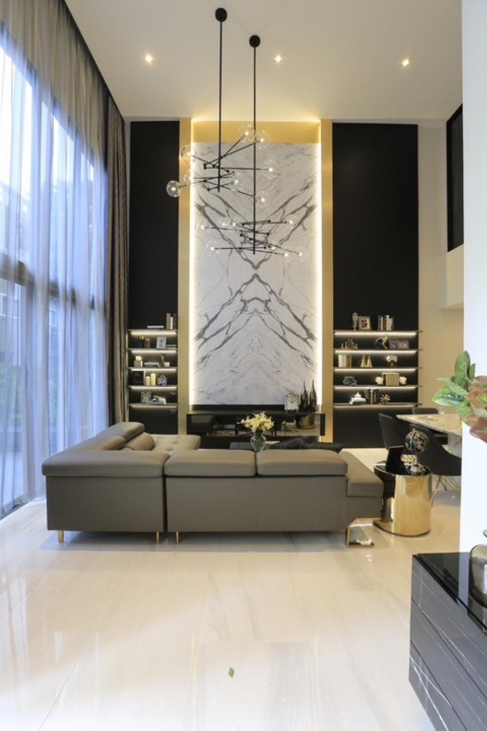 ให้เช่าทาวน์โฮมสุขุมวิท อโศก ทองหล่อ : Rental : Super Luxury Townhome Quarter 39 , 4-Story , 4 Bed 5 , 30 Sq.w , 373 Sq.m , 3 Car Parking