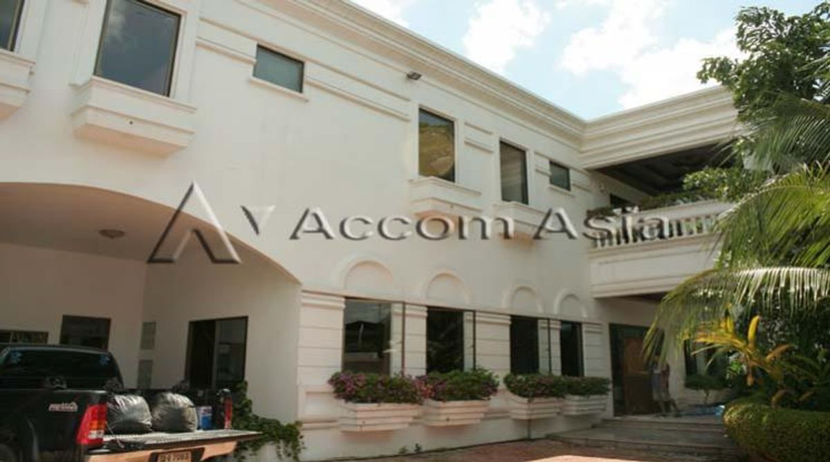 For RentHouseSukhumvit, Asoke, Thonglor : 🔼 AccomA🔽 9 Bedrooms House for Rent in Sukhumvit, Bangkok near BTS Thong Lo at Sukhumvit Villa (50081)