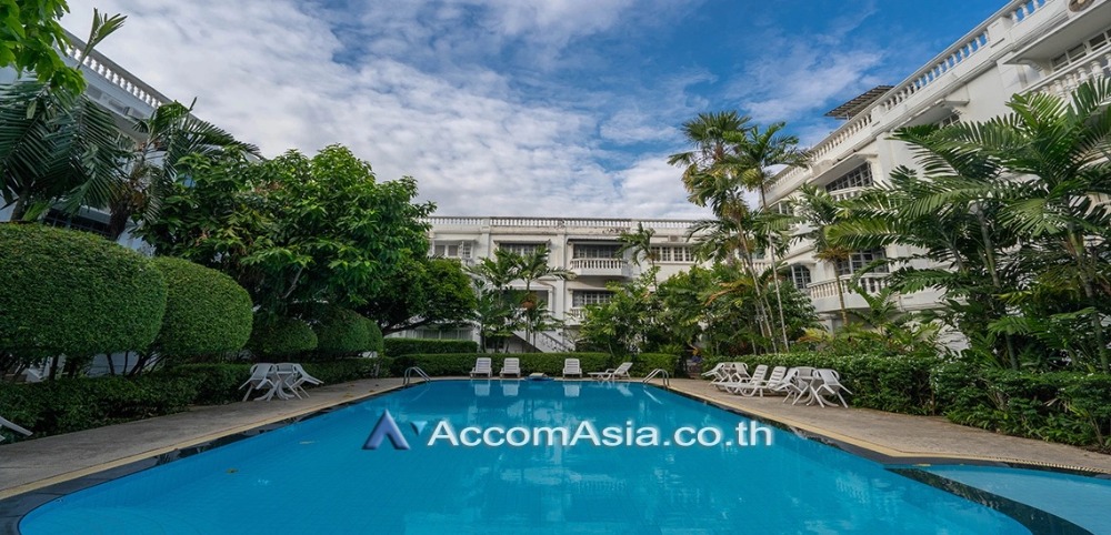 ให้เช่าทาวน์โฮมสุขุมวิท อโศก ทองหล่อ : 🔼🔽 AccomA  Pet friendly 4 Bedrooms Townhouse for Rent in Sukhumvit, BTS Thong Lo at House in garden compound with pool