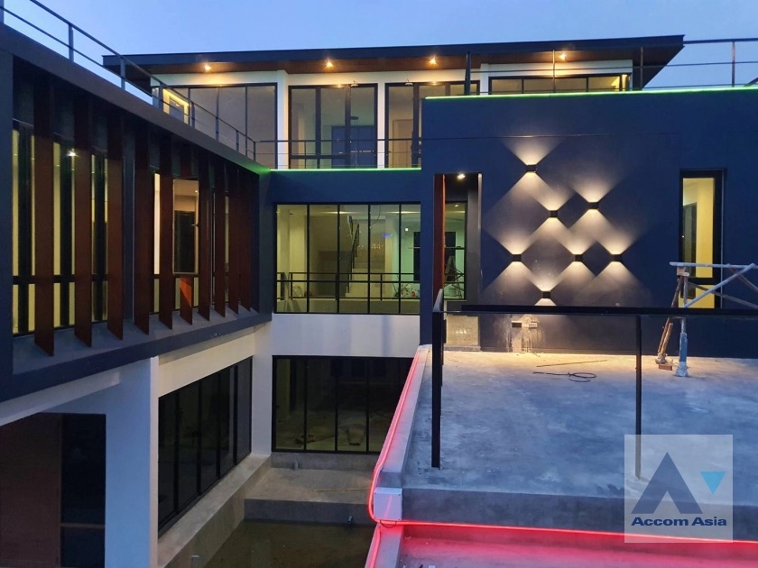 ให้เช่าบ้านสุขุมวิท อโศก ทองหล่อ : 🔼🔽AccomA 5 Beds House for Rent in Sukhumvit, BTS Bang Chak