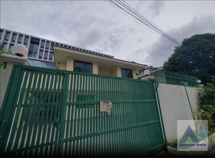 ให้เช่าบ้านสุขุมวิท อโศก ทองหล่อ : 4 Bedrooms House for Rent in Sukhumvit, Bangkok near BTS Phra khanong (AA36618)
