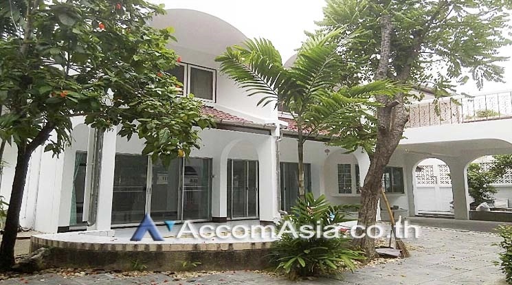 ให้เช่าบ้านอ่อนนุช อุดมสุข : 🔼🔽 AccomA Home Office, Pet-friendly | 3 Beds House for Rent in Sukhumvit,  BTS Punnawithi